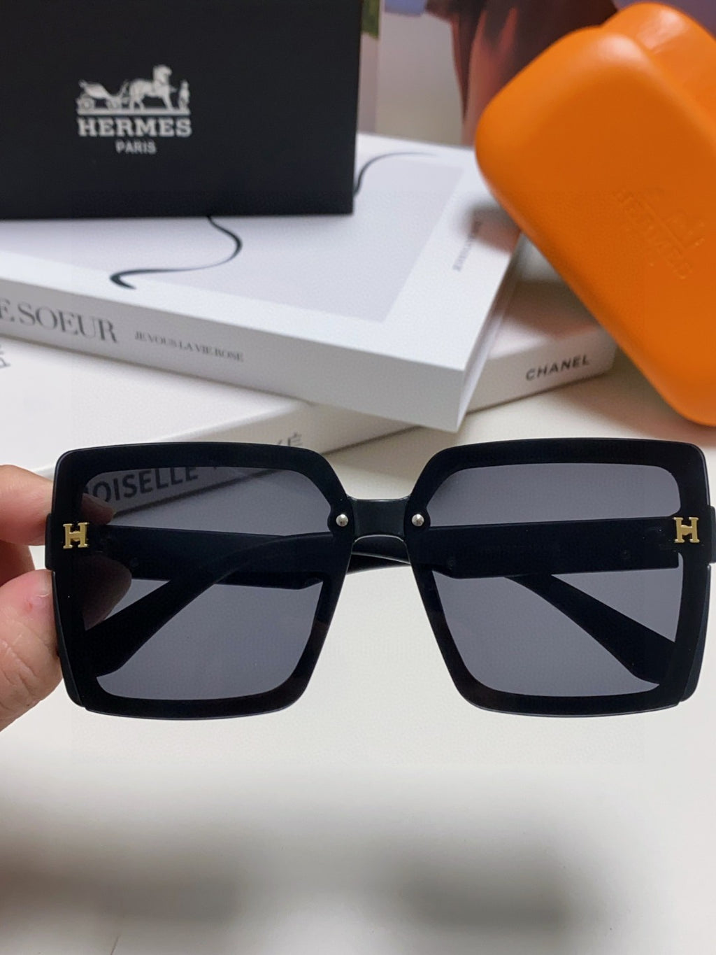 Hermès Polarized Square Gray Lens Sunglasses for Men & Women - 358922 - detail image 5
