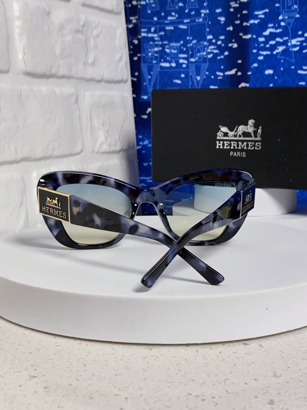 Hermès Cat-Eye Silver Lens Sunglasses for Men & Women - 358936 - detail image 2