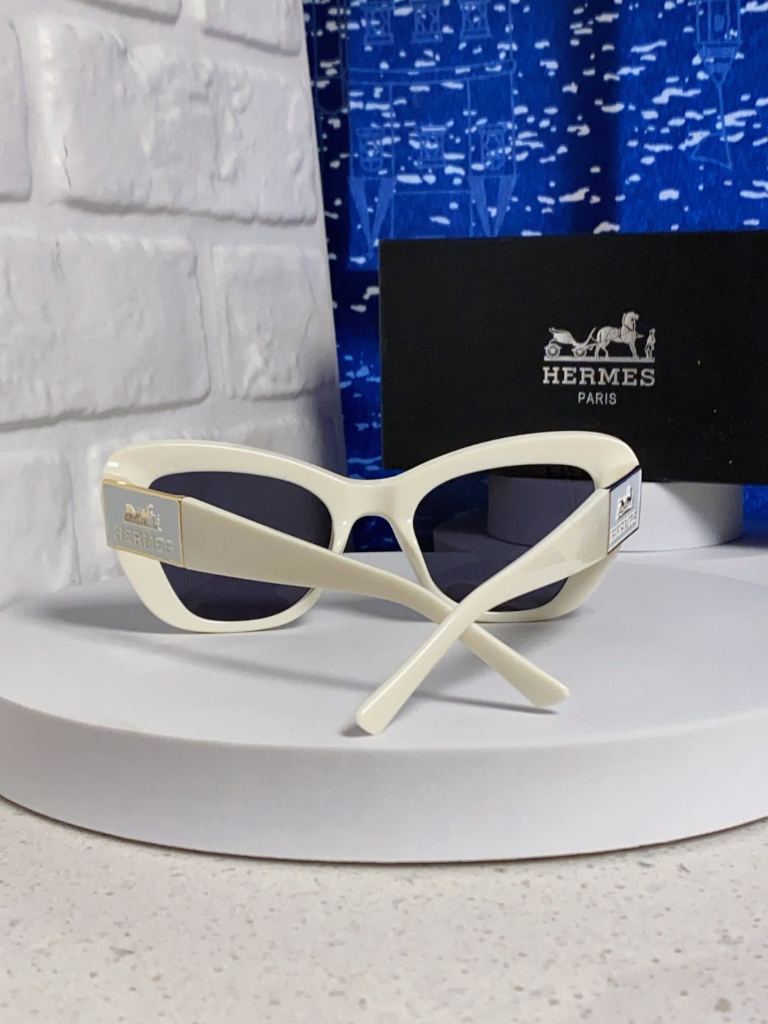 Hermès Cat-Eye Silver Lens Sunglasses for Men & Women - 358923 - detail image 3