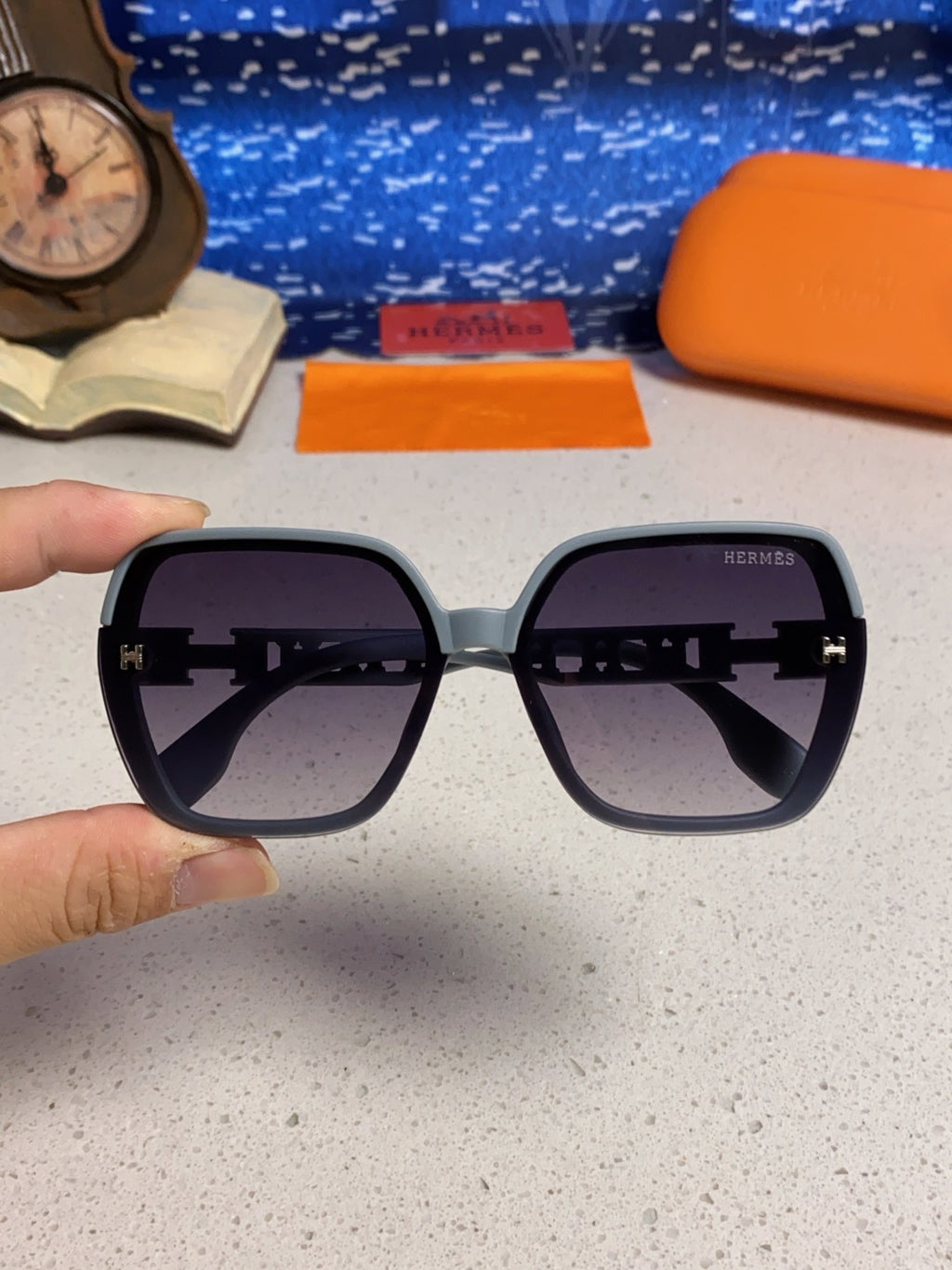 Hermès Polarized Round Gray Lens Sunglasses for Women - 358929 - detail image 4