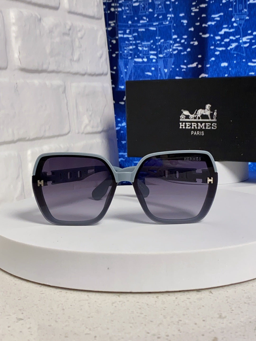 Hermès Polarized Round Gray Lens Sunglasses for Women - 358929 - detail image 2