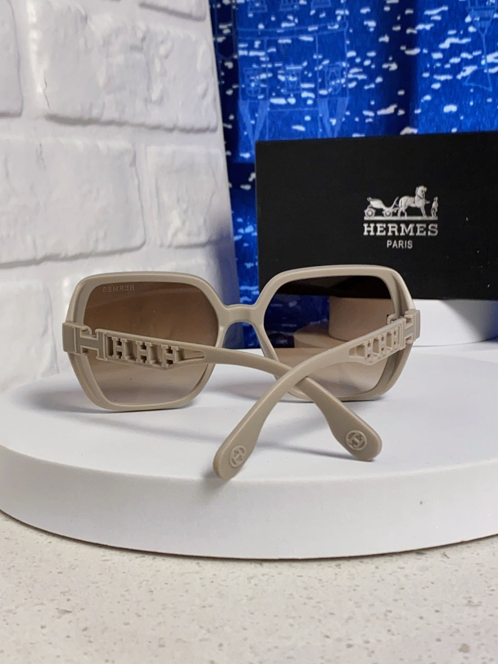 Hermès Polarized Round Brown Lens Sunglasses for Women - 358930 - detail image 3