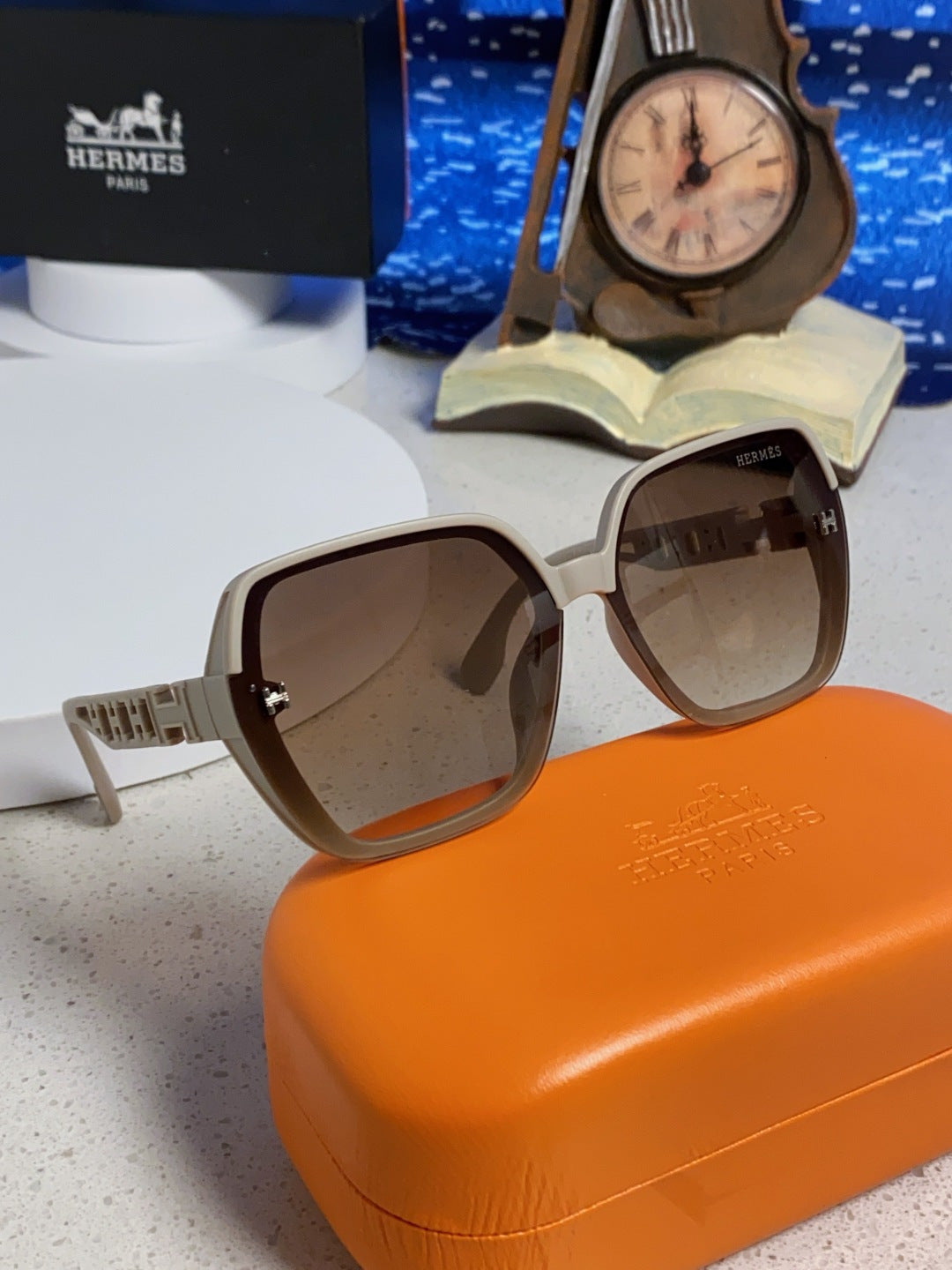 Hermès Polarized Round Brown Lens Sunglasses for Women - 358930 - detail image 10