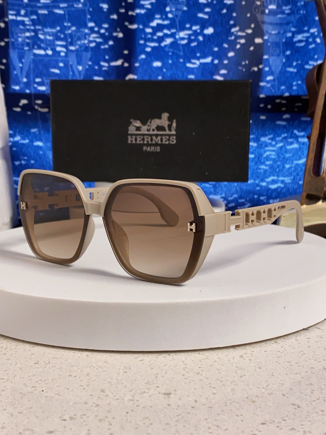 Hermès Polarized Round Brown Lens Sunglasses for Women - 358930